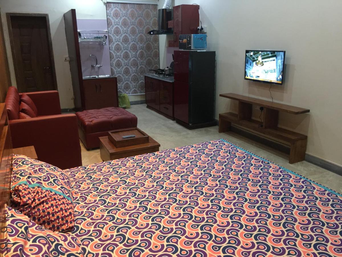 One Bed Studio Apartment Near Shaukat Khanum Lahore Exterior foto